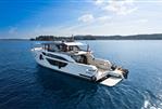 BLUEGAME BGX63 - Exterior with hydraulic platform