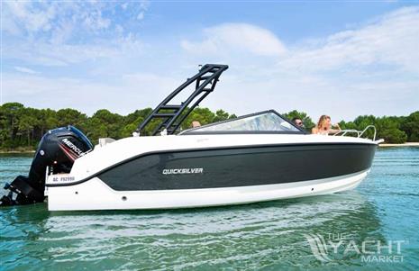 QUICKSILVER QUICKSILVER ACTIV 605 BOWRIDER