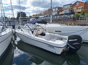 Boston Whaler 235 Conquest