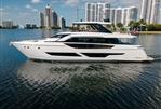 Ferretti Yachts 860