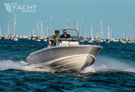 Boston Whaler 220 Dauntless