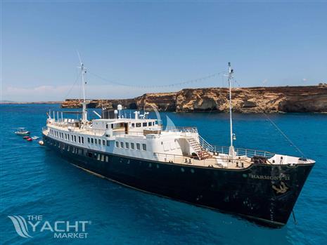 CUSTOM HARMONY II CLASSIC MOTOR YACHT