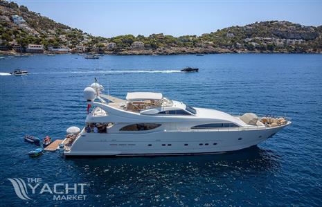 Ferretti Yachts Custom Line 94