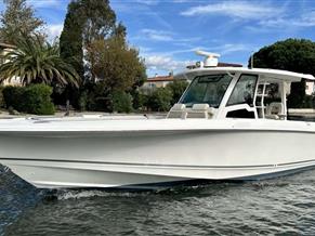 BOSTON WHALER OUTRAGE 380