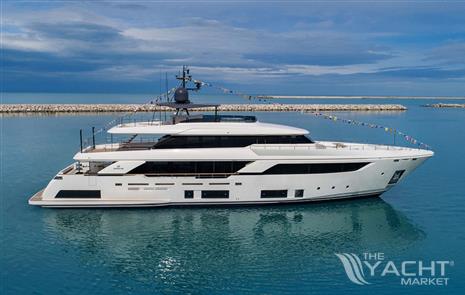 Custom Line Navetta 37 - Custom Line Navetta 37 (2019)