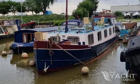 Dutch Barge Luxe-Motor - Exterior of Krek Wek Wou