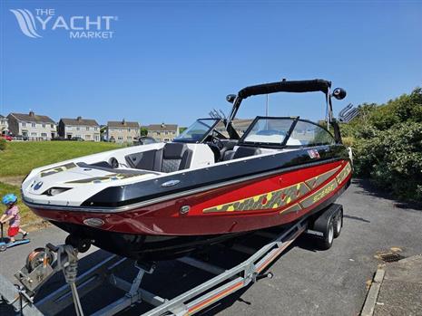 Scarab 255 ID Wake Edition