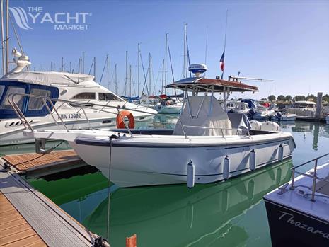 BOSTON WHALER OUTRAGE 26