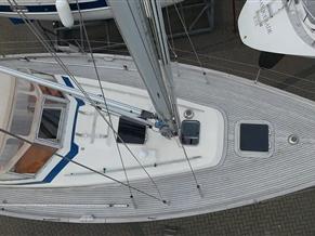 Hallberg Rassy 352