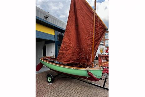 Custom Lug Sail Dinghy