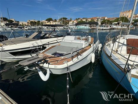 BENETEAU FLYER 7 SUNDECK