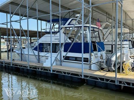 Carver 350 Aft Cabin