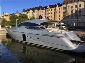 Pershing 64