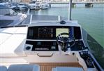 Sunseeker Manhattan 68 - 7 - Flybridge Helm