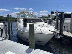 Cruisers Yachts 455 Express Motor Yacht