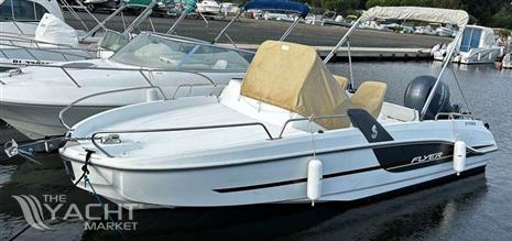 BENETEAU FLYER 6.6 SUNDECK