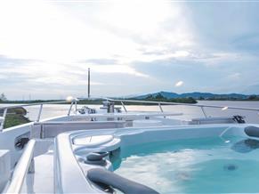 Selene 60' Explorer