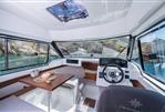 Jeanneau Merry Fisher 605 - Jeanneau Merry Fisher 605 - wheelhouse overview and roof hatch