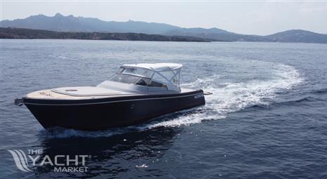 Teorema Yacht 42 RossoCorsa - Image 1