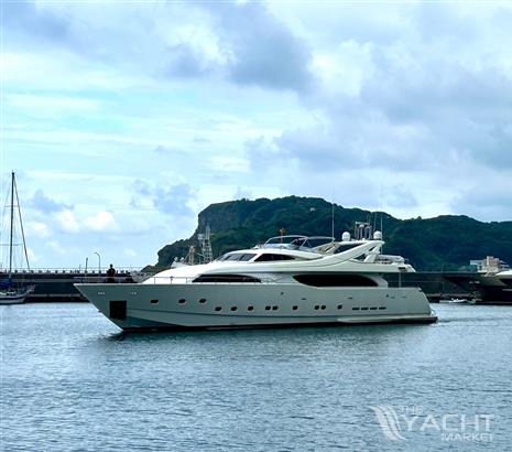 Ferretti Yachts Customline 112