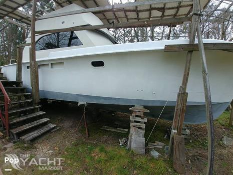 Hatteras 41 Yacht Fish - Starboard Side
