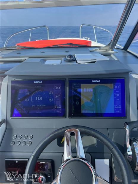 Nimbus Group Nimbus T9 T-Top Outboard