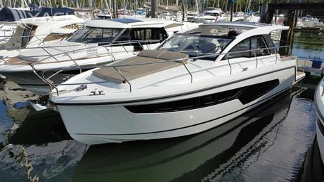 Sealine S335