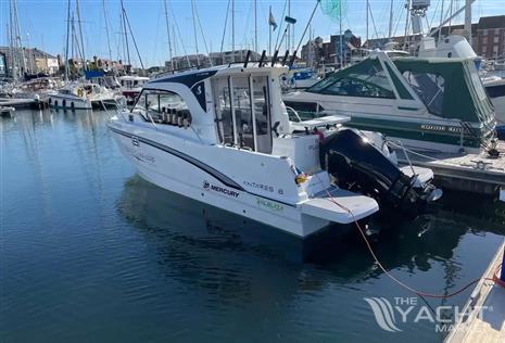 Beneteau Antares 8 Fishing