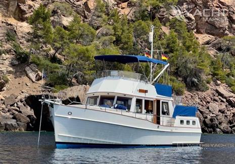 Grand Banks 42 Motoryacht - Grand Banks 42 - anchoring