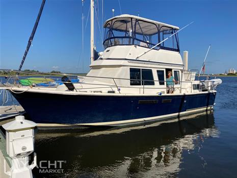 Sabreline 36 Aft Cabin Trawler - 1995 Sabreline 36 Aft Cabin Trawler docked on a sunny day.