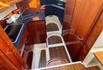 Aquador 28 C - Galley, heads and cabin