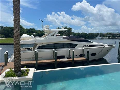 Ferretti Yachts 800