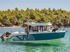 QUICKSILVER 805 PILOTHOUSE