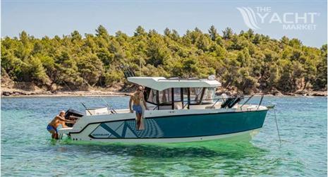 QUICKSILVER 805 PILOTHOUSE