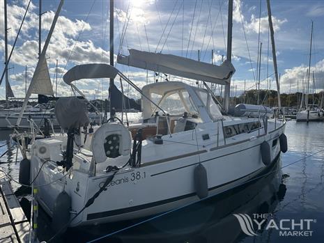  Beneteau Oceanis 38.1