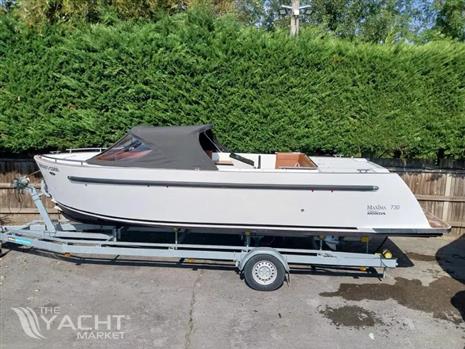 Maxima boats 730