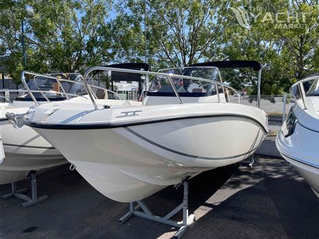 QUICKSILVER QUICKSILVER ACTIV 675 SUNDECK