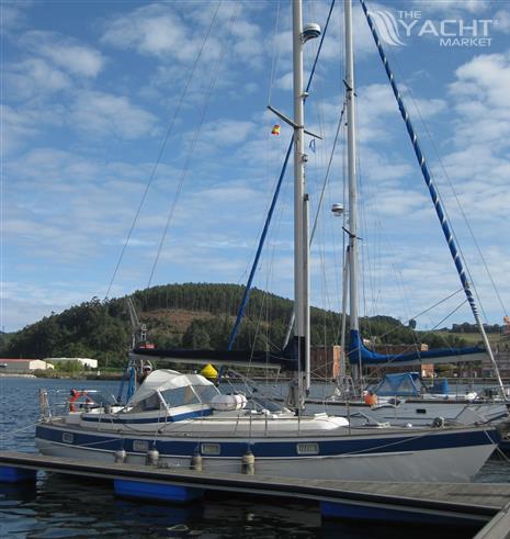 Hallberg Rassy 352