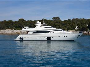 Ferretti Yachts 881