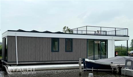 HHI Houseboat 1500 Exclusive var