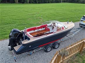 Cougar Custom Luxury Tender