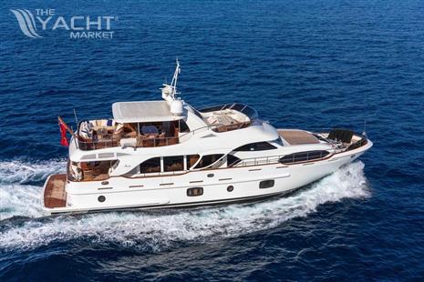 Benetti Legend 85