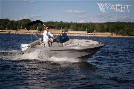 TRIDENT BOATS TRIDENT 530 SUNDECK