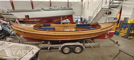 CUSTOM TUCKERBOOT 7,40M