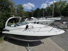 Cruisers Yachts 300 Express