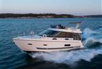 Sealine F42 - 4 - Exterior