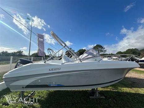 BENETEAU FLYER 650 SUNDECK