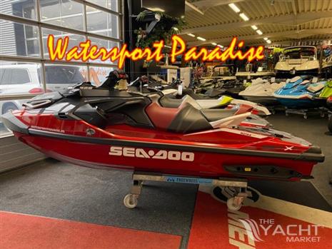 Sea-Doo RXT-X 325 Fiery Red Tech Package