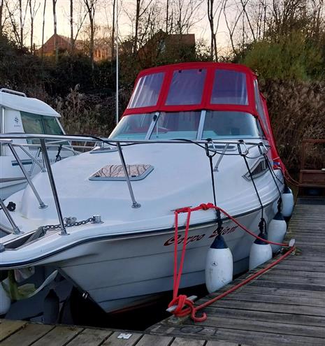 Rinker 260 Fiesta Vee