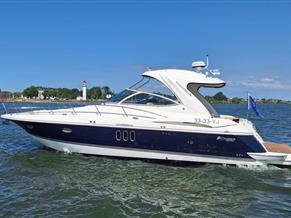 Cruisers Yachts 420 Express